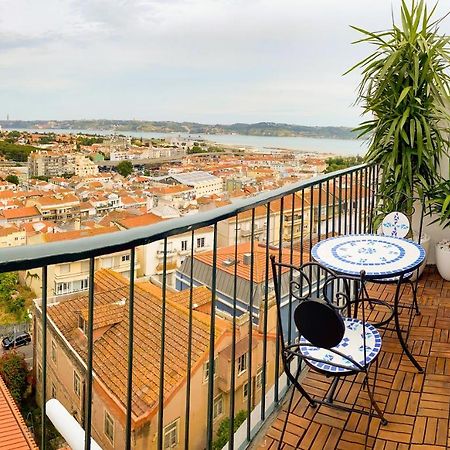 Ideally Located With Perfect Views Algés Extérieur photo