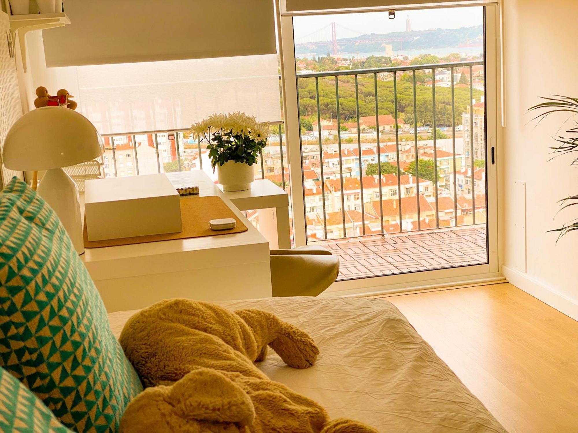 Ideally Located With Perfect Views Algés Extérieur photo