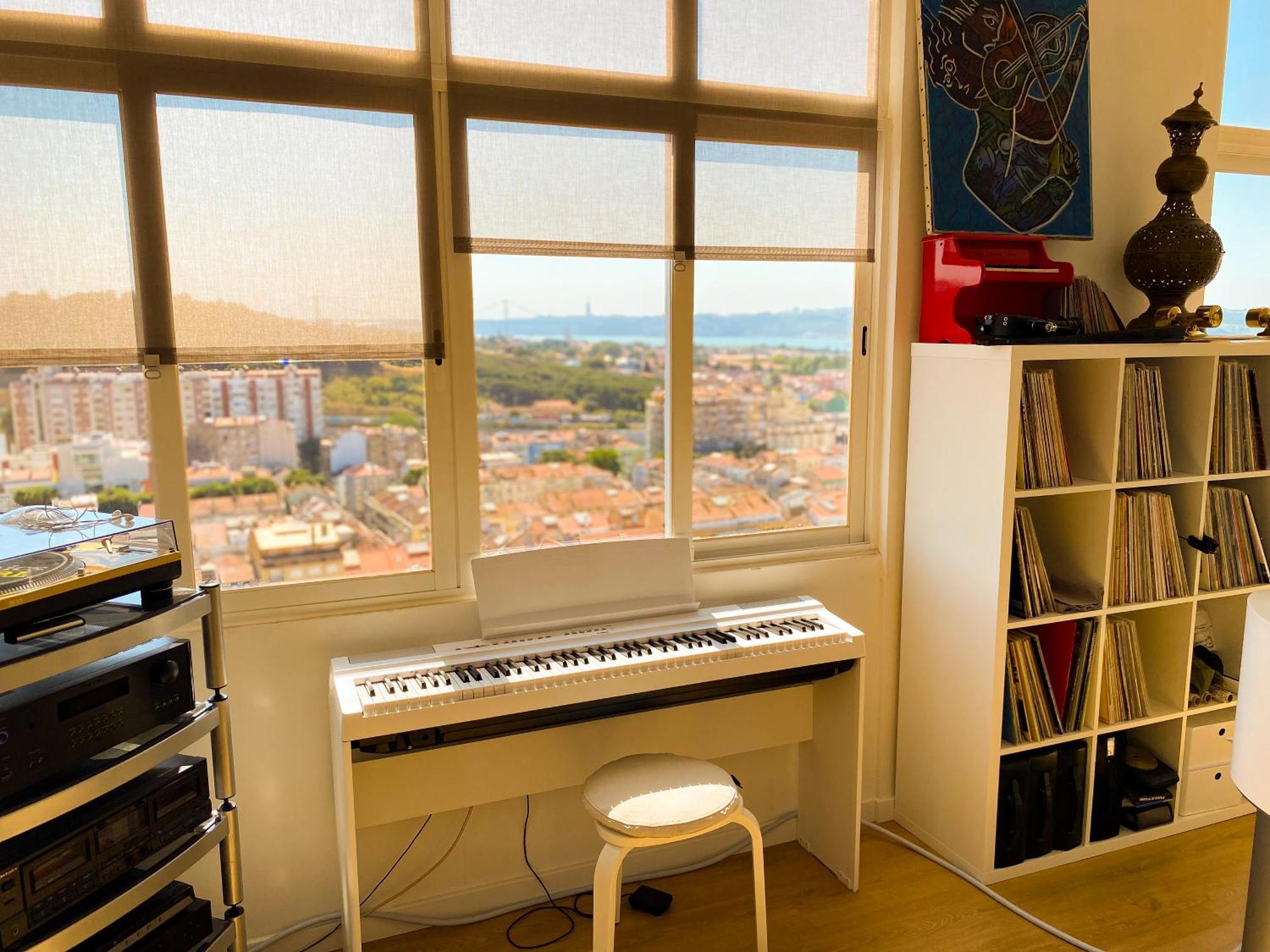 Ideally Located With Perfect Views Algés Extérieur photo