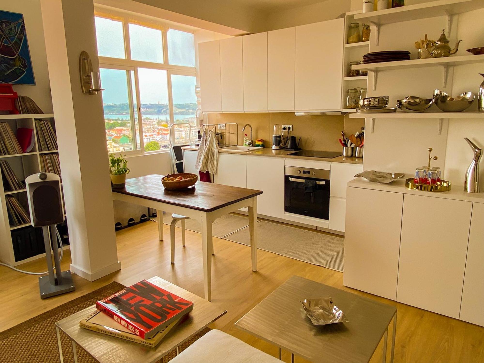 Ideally Located With Perfect Views Algés Extérieur photo