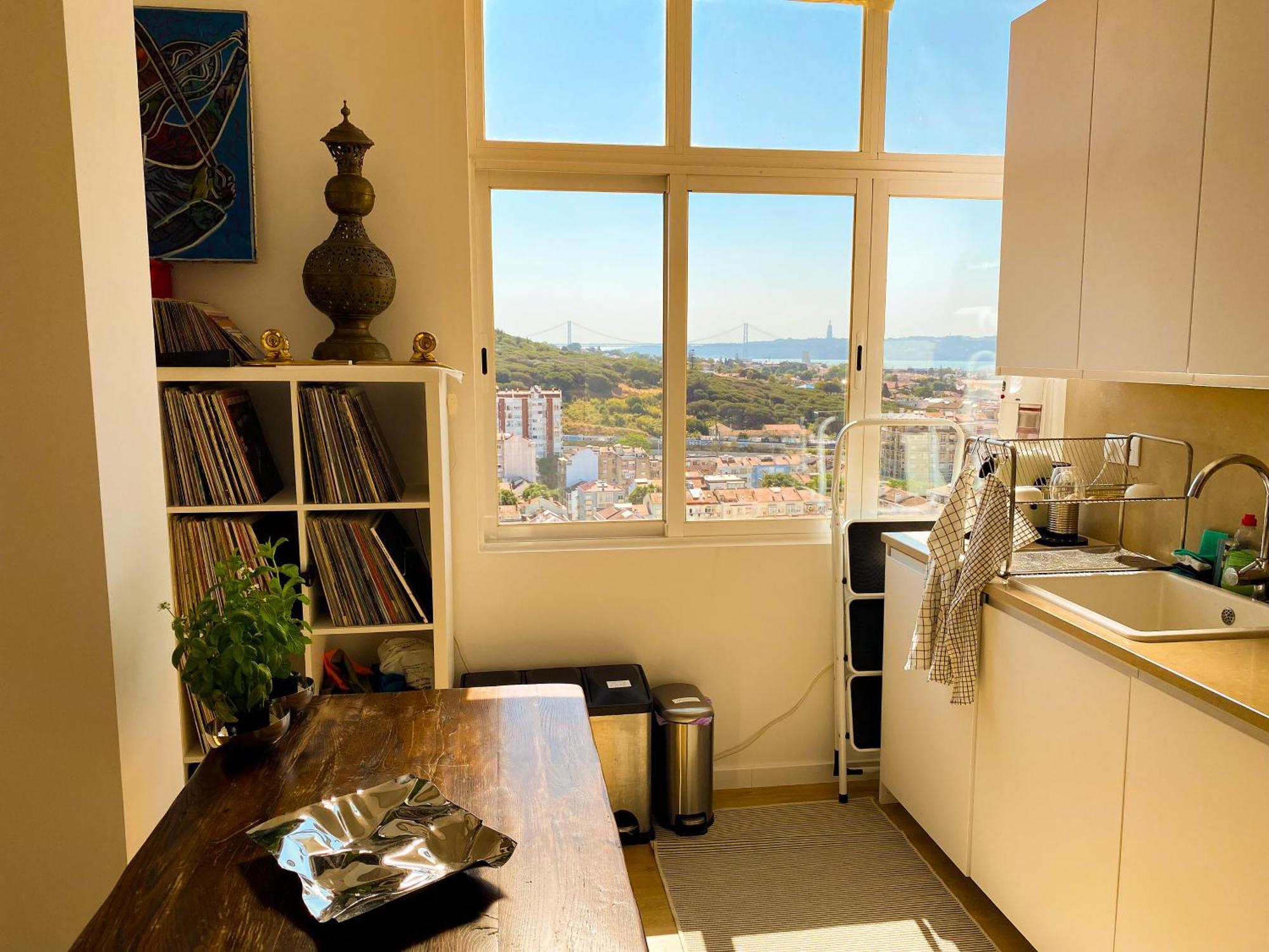 Ideally Located With Perfect Views Algés Extérieur photo