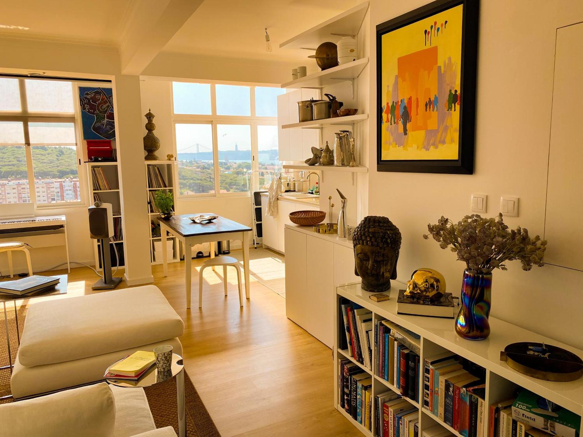 Ideally Located With Perfect Views Algés Extérieur photo