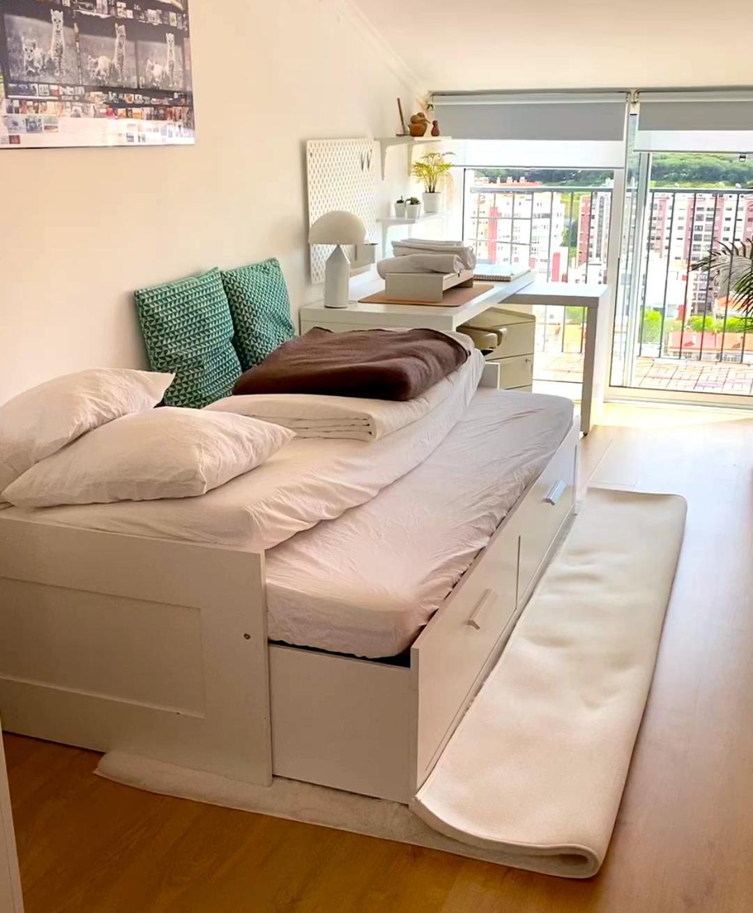 Ideally Located With Perfect Views Algés Extérieur photo