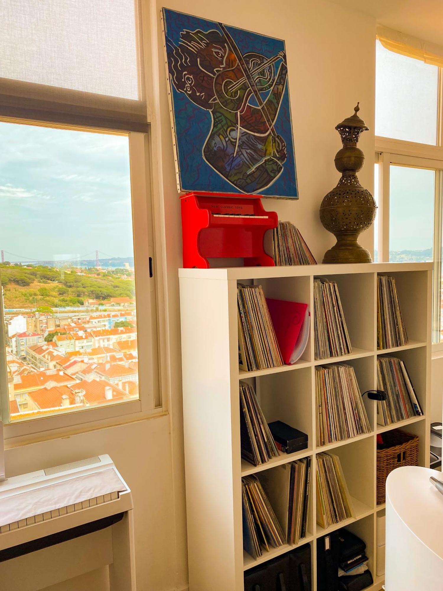 Ideally Located With Perfect Views Algés Extérieur photo