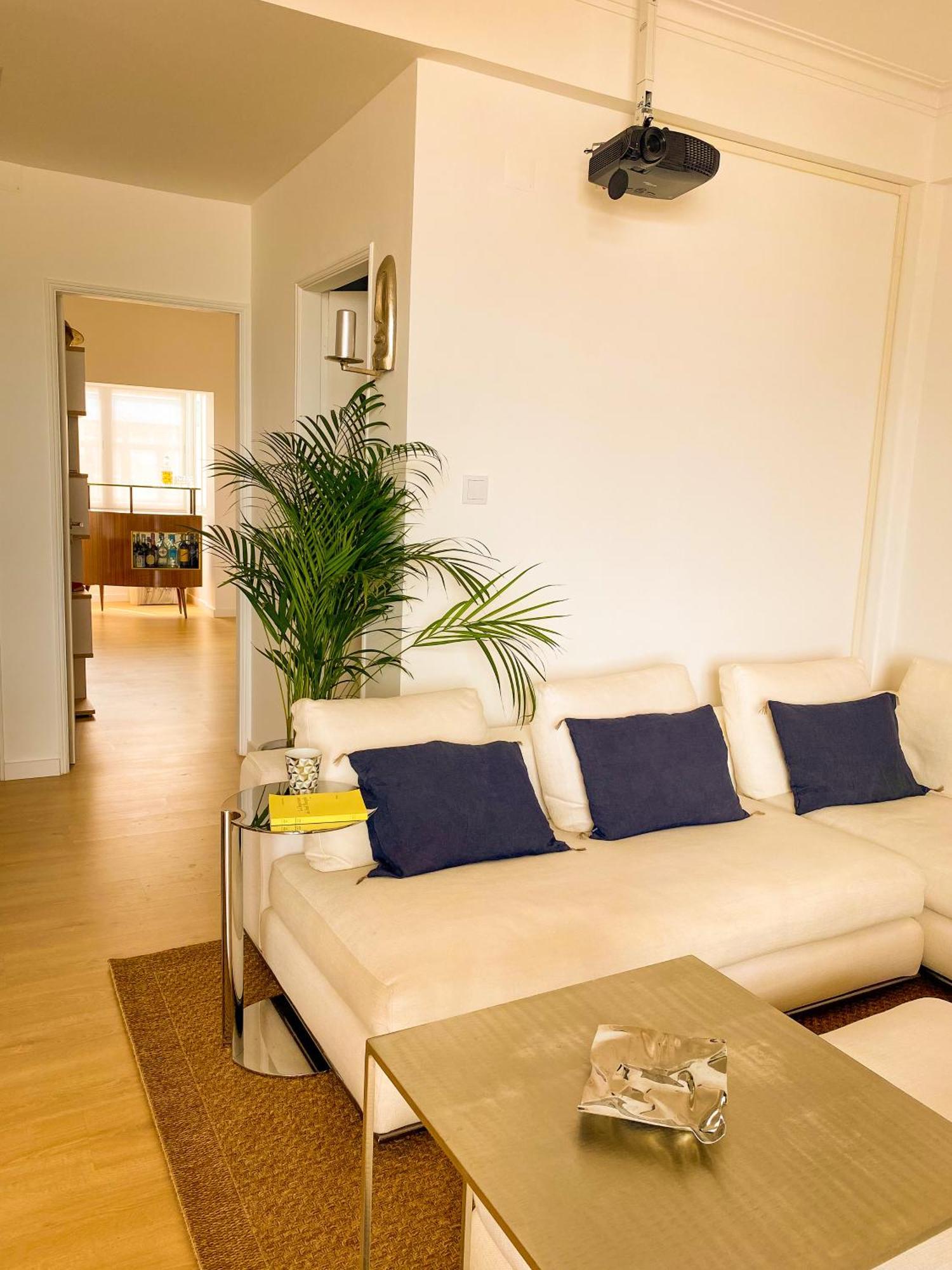 Ideally Located With Perfect Views Algés Extérieur photo